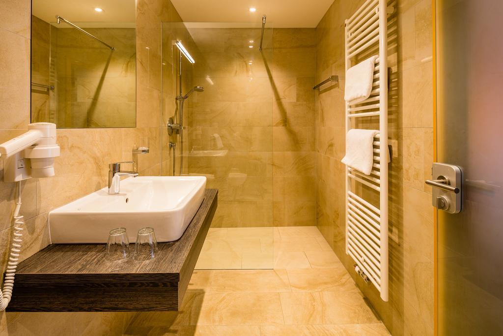Hotel Traube Bressanone Oda fotoğraf
